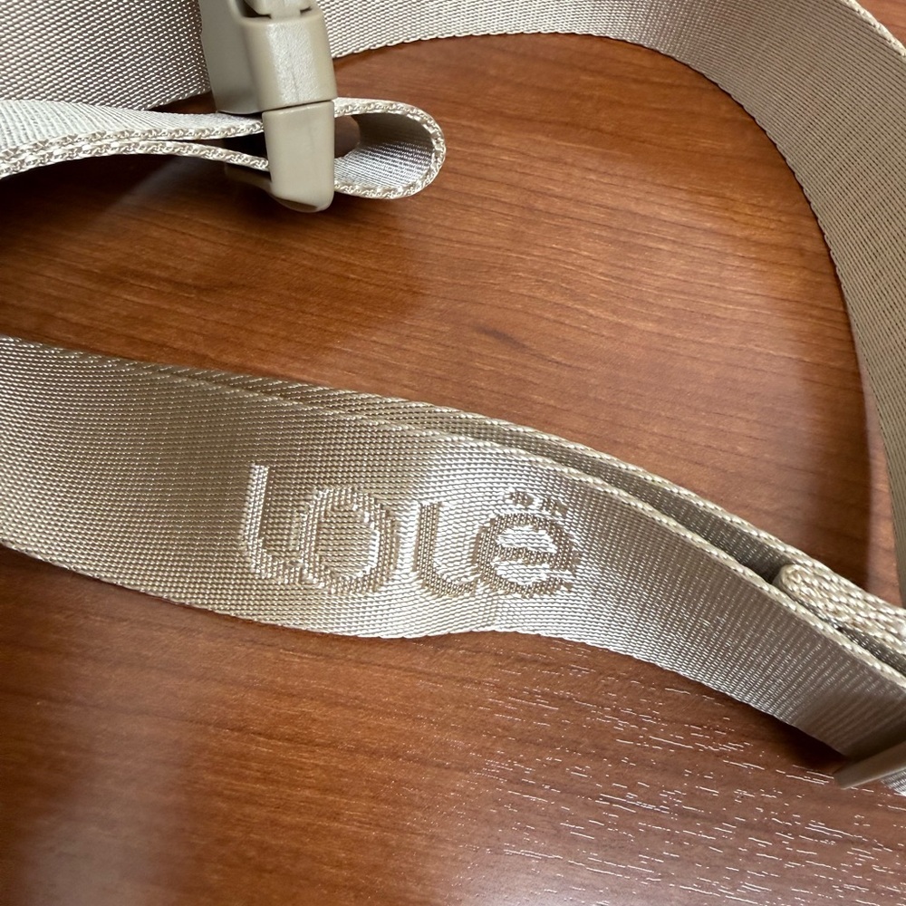 LOLE FLEECE CROSSBODY BELT BAG color Ivory NWOT GREAT GIFT IDEA - Picture 6 of 7